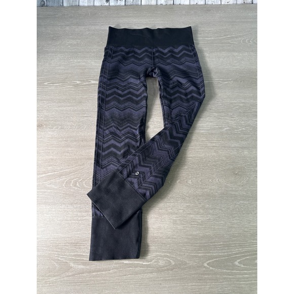 Lululemon Leggings Womens Activewear Chevron Black Purple Athletic Size 28 - Picture 1 of 7